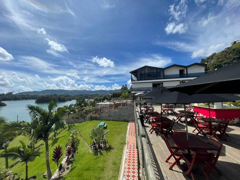Finca en Guatapé con vista al lago